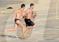 PEOPLE - Sportlich: Hugh Jackman mit seinem Trainer beim morgendlichen Workout