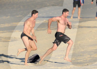 PEOPLE - Sportlich: Hugh Jackman mit seinem Trainer beim morgendlichen Workout