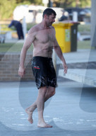 PEOPLE - Sportlich: Hugh Jackman mit seinem Trainer beim morgendlichen Workout