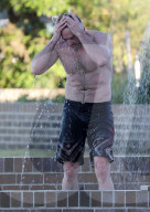 PEOPLE - Sportlich: Hugh Jackman mit seinem Trainer beim morgendlichen Workout
