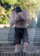 PEOPLE - Sportlich: Hugh Jackman mit seinem Trainer beim morgendlichen Workout
