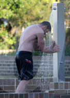 PEOPLE - Sportlich: Hugh Jackman mit seinem Trainer beim morgendlichen Workout