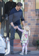 EXKLUSIV - Hugh Jackman spielt mit der Tochter von Freunden in Sydney