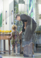 EXKLUSIV - Hugh Jackman spielt mit der Tochter von Freunden in Sydney