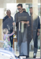 EXKLUSIV - Hugh Jackman spielt mit der Tochter von Freunden in Sydney