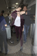 PEOPLE - Scheue Cara Delevingne am Flughafen von LA