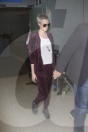 PEOPLE - Scheue Cara Delevingne am Flughafen von LA