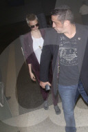 PEOPLE - Scheue Cara Delevingne am Flughafen von LA