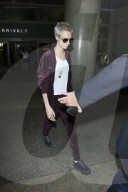 PEOPLE - Scheue Cara Delevingne am Flughafen von LA