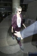 PEOPLE - Scheue Cara Delevingne am Flughafen von LA