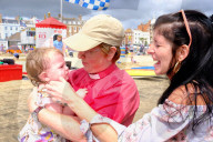 FEATURE - Taufe am Strand von Dorset