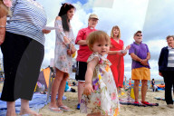 FEATURE - Taufe am Strand von Dorset