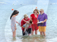 FEATURE - Taufe am Strand von Dorset