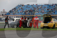 PEOPLE - Brian Johnson kippt in Silverstone an der 'Celebrity Challenge Trophy Race' seinen Austin A35