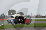 PEOPLE - Brian Johnson kippt in Silverstone an der 'Celebrity Challenge Trophy Race' seinen Austin A35