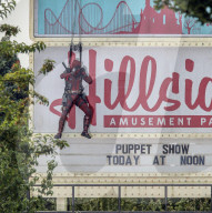 PEOPLE - Ryan Reynolds hängt für "Dedpool" in den Seilen