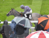 FEATURE - Ein Hauch von Ascot: Qatar Goodwood Pferderennen in West Sussex