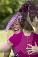 FEATURE - Ein Hauch von Ascot: Qatar Goodwood Pferderennen in West Sussex