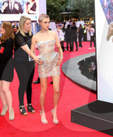 PEOPLE - Minimal: Cara Delevingne's Mexiko-Premieren-Robe 