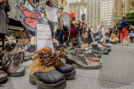 NEWS - New York: Proteste mit Schuhen gegen Trump's Anti-Immigrantions Agenda