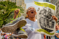 NEWS - New York: Proteste mit Schuhen gegen Trump's Anti-Immigrantions Agenda