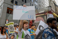 NEWS - New York: Proteste mit Schuhen gegen Trump's Anti-Immigrantions Agenda