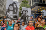 NEWS - New York: Proteste mit Schuhen gegen Trump's Anti-Immigrantions Agenda