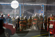 NEWS - Japan: Brand im Tsukiji Fisch Markt in Tokio 