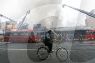 NEWS - Japan: Brand im Tsukiji Fisch Markt in Tokio 