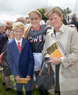 FEATURE - Ladies Day am Qatar Goodwood Pferderennen in West Sussex