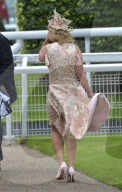 FEATURE - Ladies Day am Qatar Goodwood Pferderennen in West Sussex