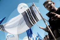 NEWS - Jerusalem: Pride-Marsch-Teilnehmer gedenken des niedergestochenen Mädchens