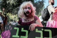NEWS - Jerusalem: Pride-Marsch-Teilnehmer gedenken des niedergestochenen Mädchens