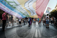 NEWS - Jerusalem: Pride-Marsch-Teilnehmer gedenken des niedergestochenen Mädchens