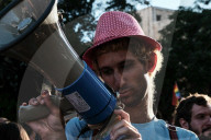 NEWS - Jerusalem: Pride-Marsch-Teilnehmer gedenken des niedergestochenen Mädchens