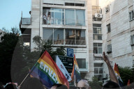 NEWS - Jerusalem: Pride-Marsch-Teilnehmer gedenken des niedergestochenen Mädchens