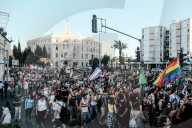 NEWS - Jerusalem: Pride-Marsch-Teilnehmer gedenken des niedergestochenen Mädchens