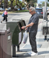 EXKLUSIV - Dustin Hoffman in Brentwood unterwegs