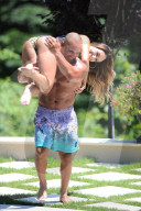 PEOPLE - Melissa Gorga wird von ihrem Mann Joe mit der Handykamera abgelichtet