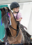 PEOPLE - Mia Tindall hoch zu Ross in Gatcombe Park in Gloucestershire