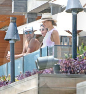 PEOPLE -  Malibu: Alessandra Ambrosio beobachtet ihre Kinder am Beach