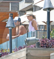 PEOPLE -  Malibu: Alessandra Ambrosio beobachtet ihre Kinder am Beach