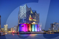 NEWS - Die Elbphilharmonie leuchtet in Regenbogenfarben anlässlich des Christopher Street Day