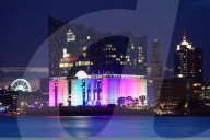 NEWS - Die Elbphilharmonie leuchtet in Regenbogenfarben anlässlich des Christopher Street Day