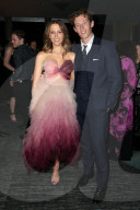 PEOPLE - Kate Beckinsale umhüllt in Tüll an der Filmpremiere von "The Only Living Boy in New York"