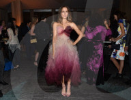PEOPLE - Kate Beckinsale umhüllt in Tüll an der Filmpremiere von "The Only Living Boy in New York"