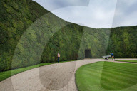 FEATURE - Weltgrösste Hecke wird gestutz