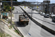 REPORTAGE - Brasilien: Militär sucht in den Slums von Rio de Janeiro nach  Drogen