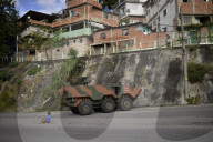 REPORTAGE - Brasilien: Militär sucht in den Slums von Rio de Janeiro nach  Drogen