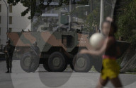 REPORTAGE - Brasilien: Militär sucht in den Slums von Rio de Janeiro nach  Drogen